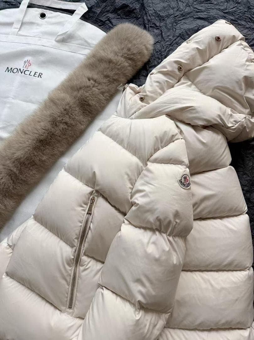 ✨MONCLER✨美品 クリーム色 ダウンジャケット