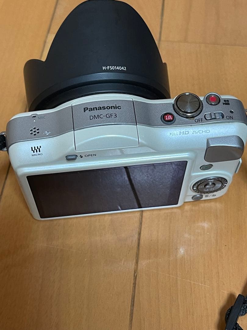 Panasonic DMC-GF3W-W ダブルレンズキット　レンズガード付