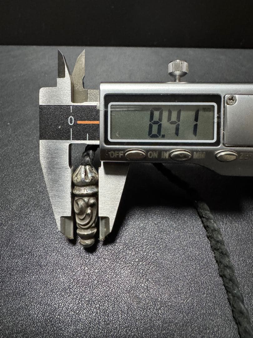 クロムハーツ ラージ スクロール レザー ブレード