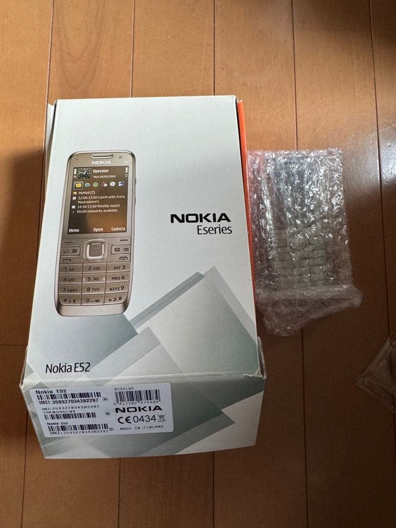【新品】　NOKIA E52