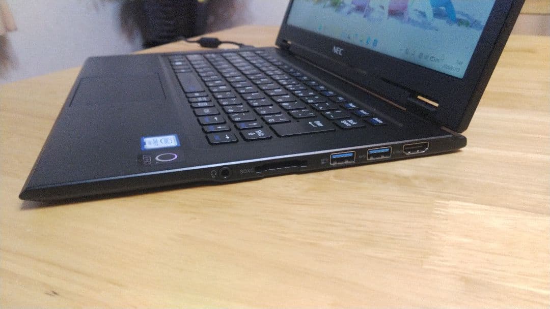 軽量薄型☆NEC LAVIE HZ i7-6500U 8GB SSD256