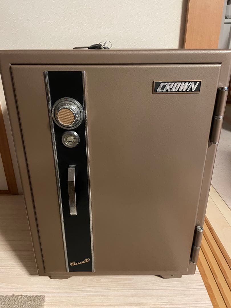 送料込み　CROWN 耐火金庫