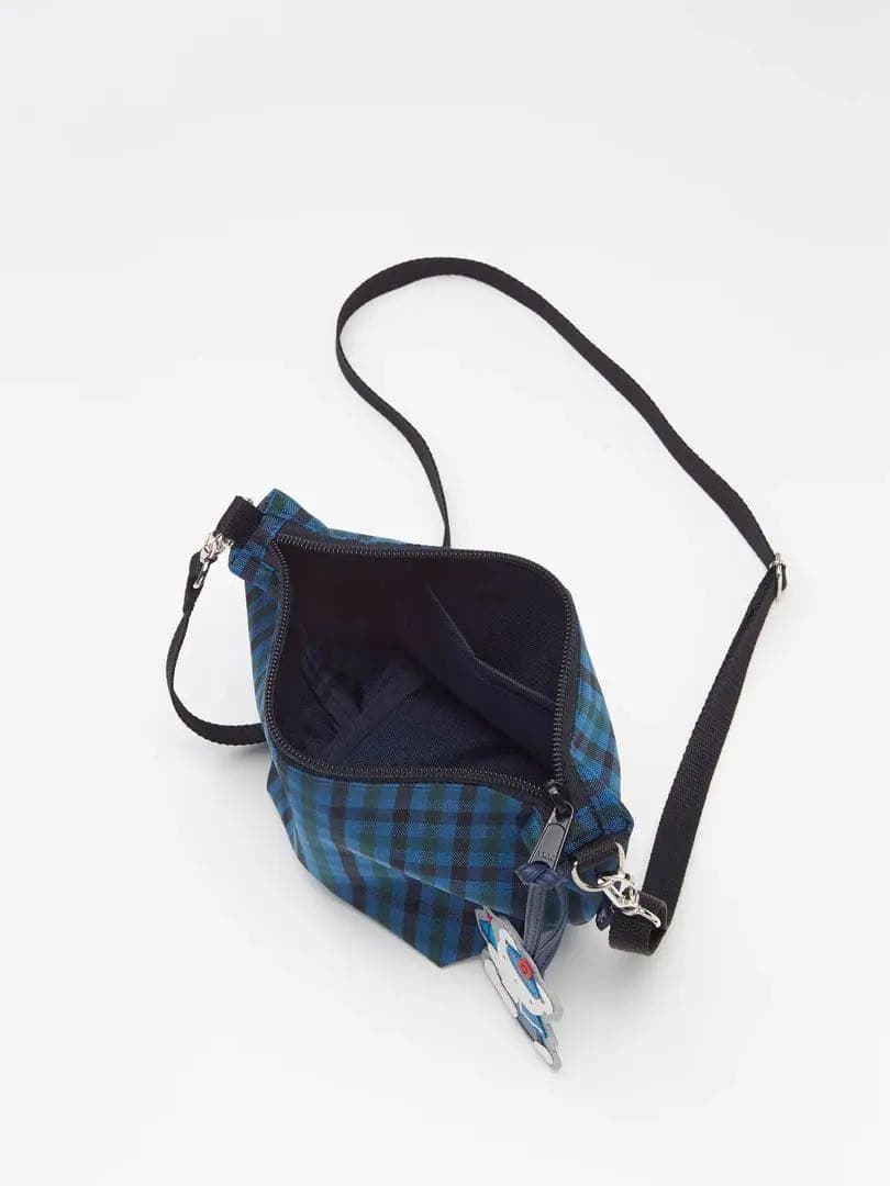 【新品】ファミリア　舟形ポシェット　ショルダーバッグ　青系チェック　クマチャーム