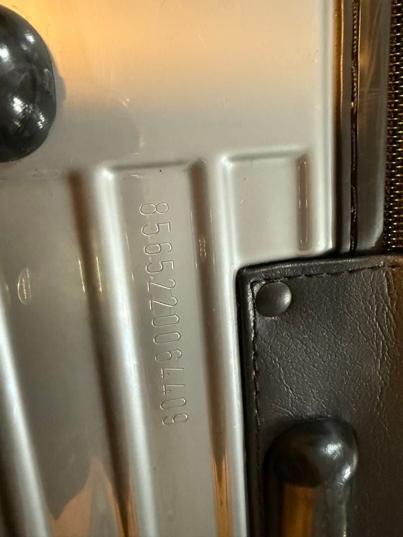 RIMOWA サルサ　シルバー機内持ち込みサイズ