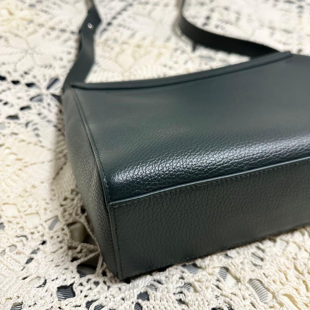 現行モデル☆定価77000円☆ほぼ未使用☆フルラ☆メッセンジャーバッグ☆グレー