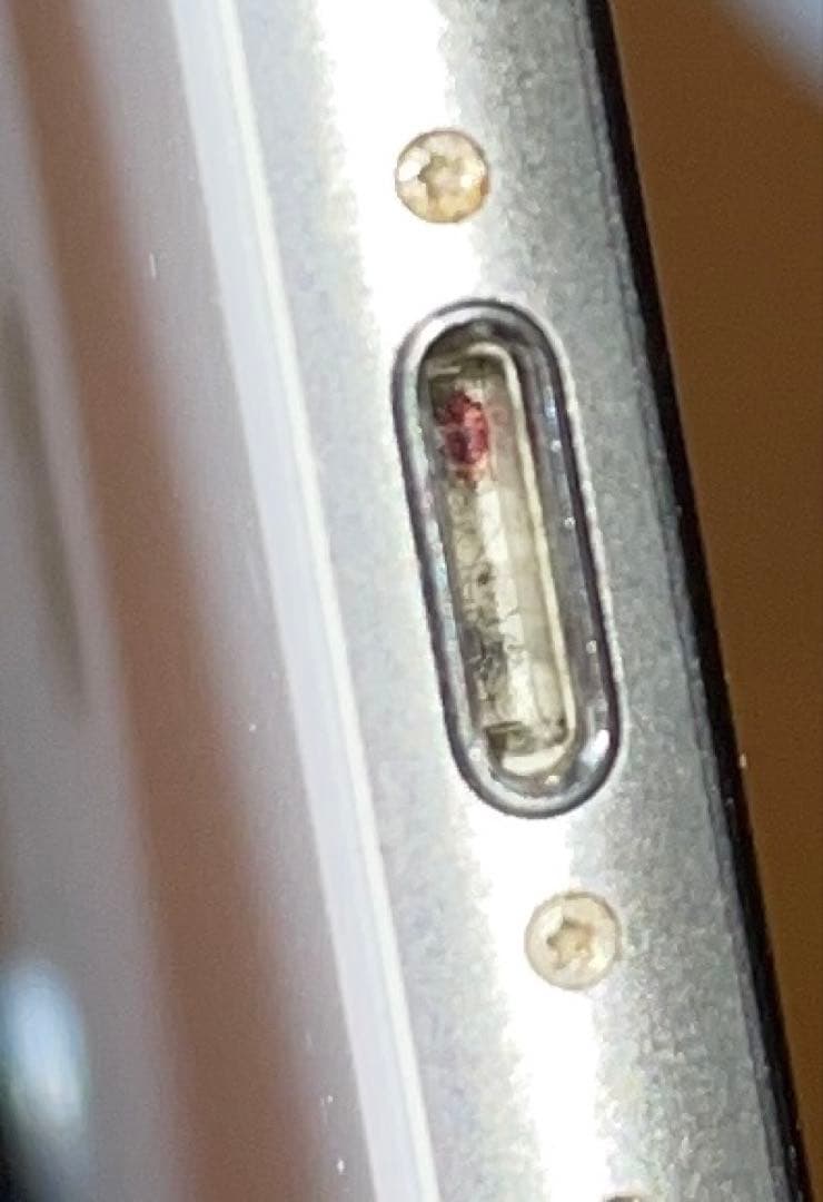 iPhone SE(第2世代、バッテリー容量75%)