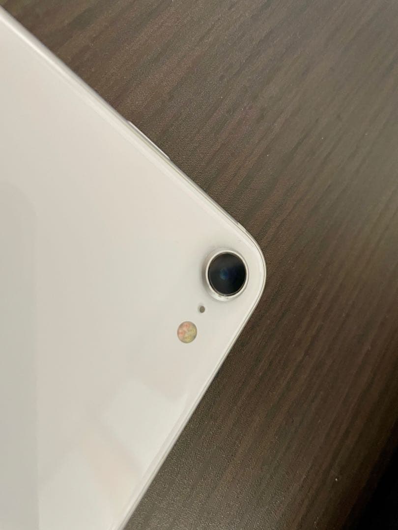 iPhone SE(第2世代、バッテリー容量75%)