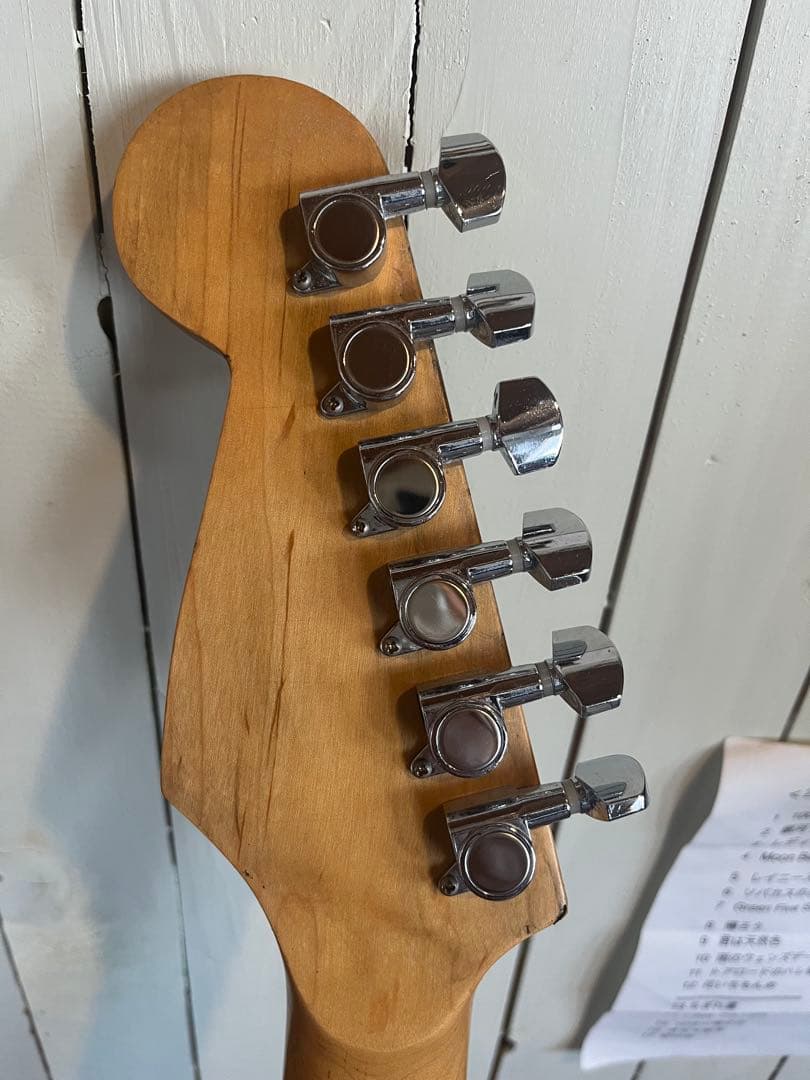ぼ*ち様 メーカー不明Stratocaster フィエスタレッド　レリック加工