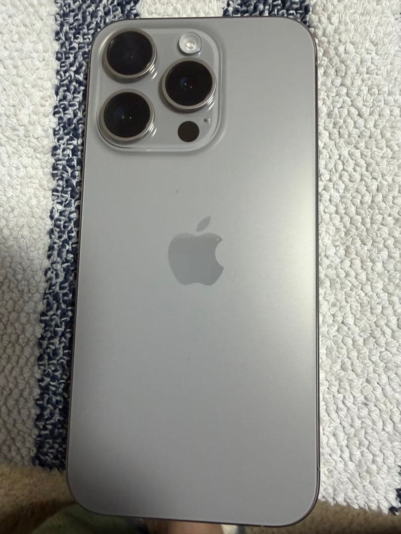 Apple iPhone 15pro ナチュラルチタニウム256gb