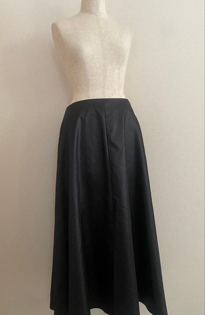 Whim Gazette(ウィム ガゼット) 上質 レザータッチフレアスカート