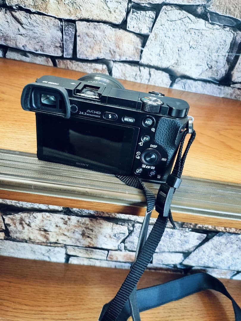 や*ま様 SONY　一眼レフカメラα6000　ダフルズームレンズセット　カメラ収