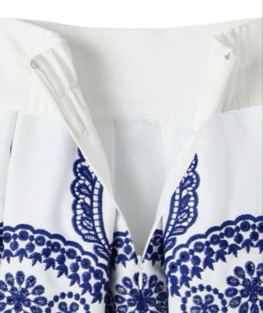 JENNE総刺繍BOXタックスカートMブルー