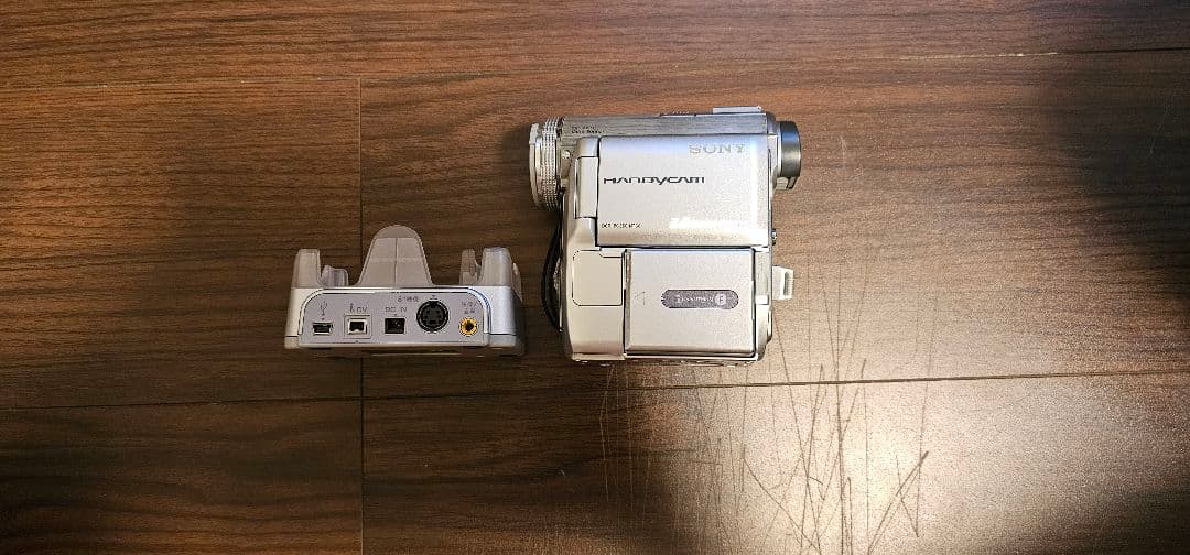 希少！SONY ソニー DCR-PC350　ハンディカム(レア３脚付き)