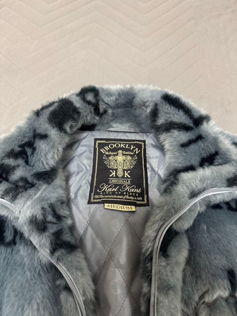 Karl Kani 総柄 ロゴ刺繍 ファーコート ボア L シルバーグレー