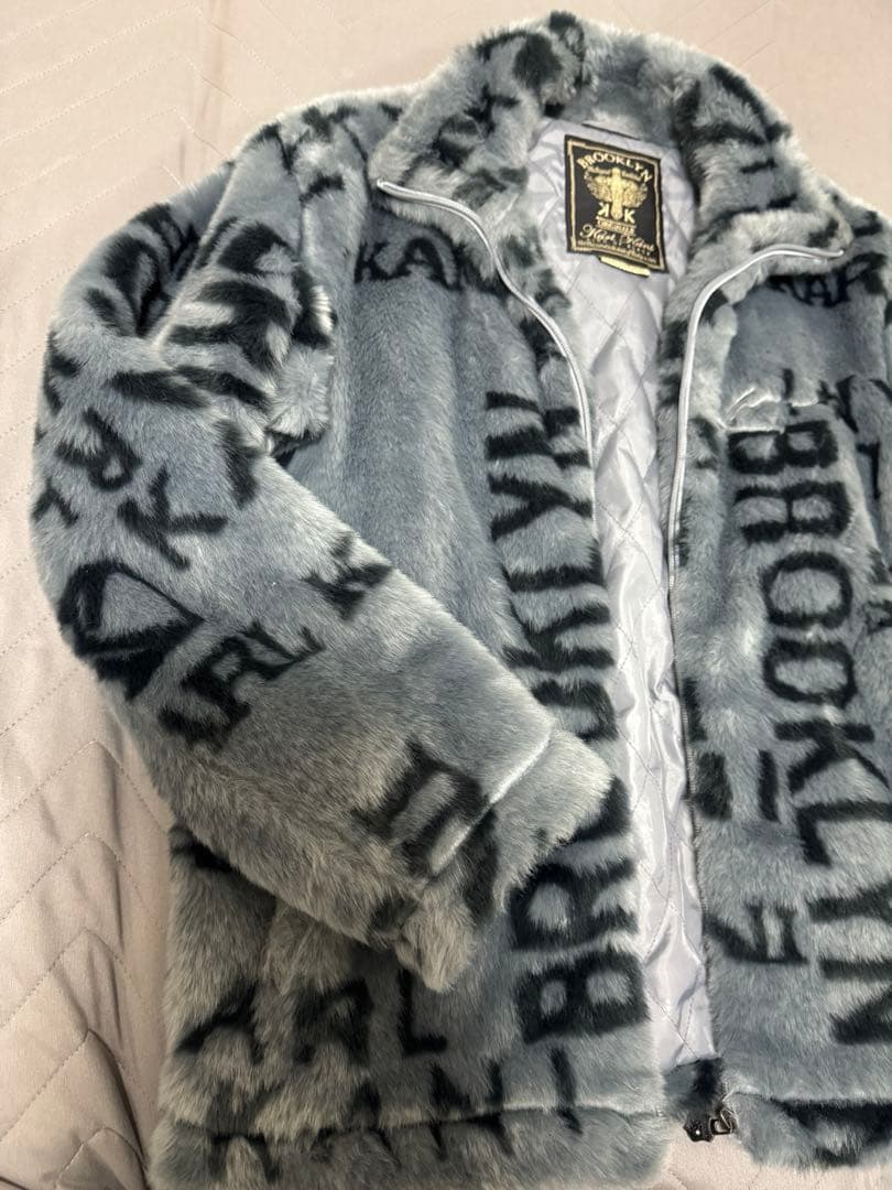 Karl Kani 総柄 ロゴ刺繍 ファーコート ボア L シルバーグレー