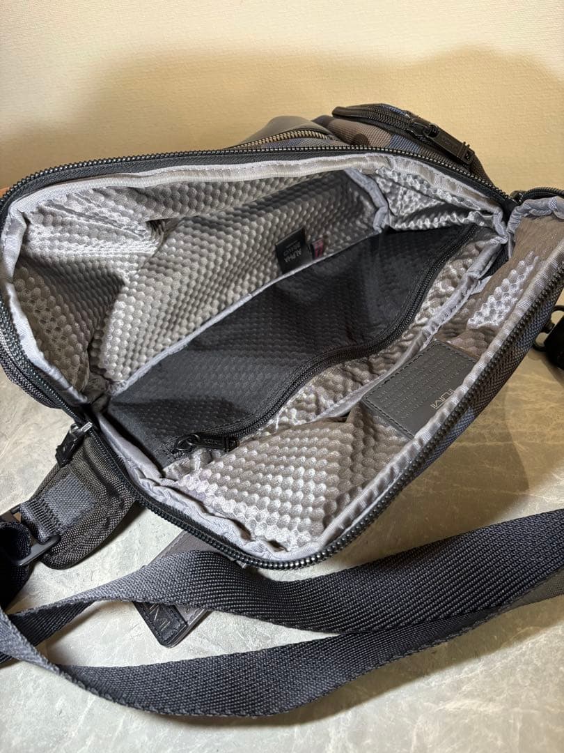 TUMI 迷彩柄 ボディバッグ・ウエストポーチ