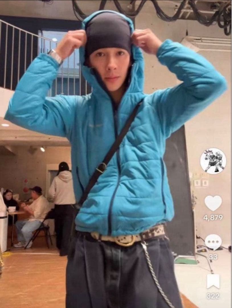 き*こ様 mont-bell ダウンジャケット 水色　短丈　おーた着用　肉厚　テ