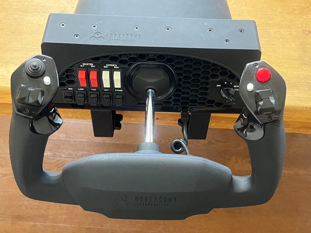 HONEYCOMB Alpha Flightヨーク & スイッチパネル