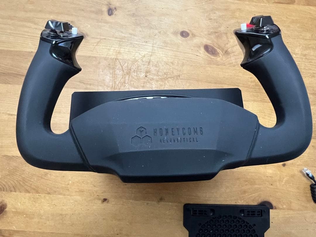 HONEYCOMB Alpha Flightヨーク & スイッチパネル