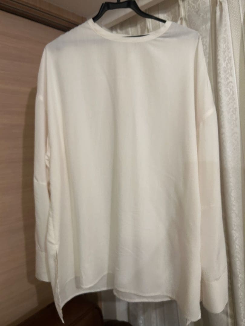 クルーネックオーバーサイズプルオーバー