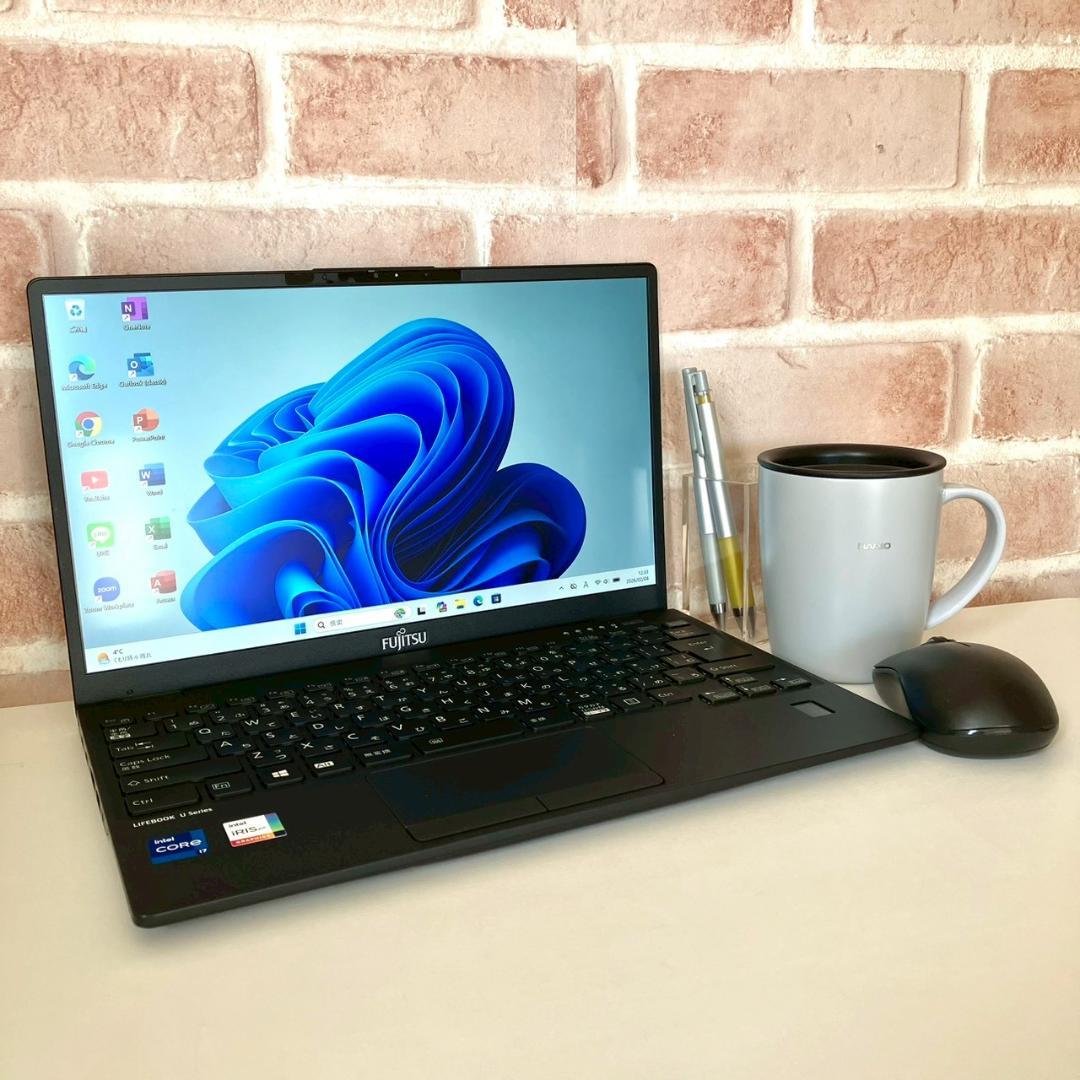 ★美品★ Office2024 超軽量モデル 第11世代i7 富士通 498