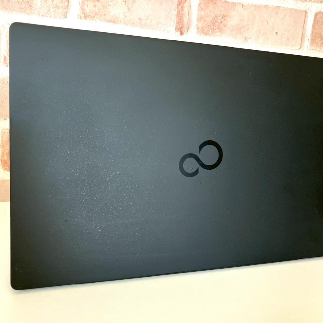 ★美品★ Office2024 超軽量モデル 第11世代i7 富士通 498