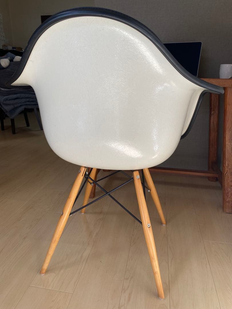 ハーマンミラー　アームシェルチェア