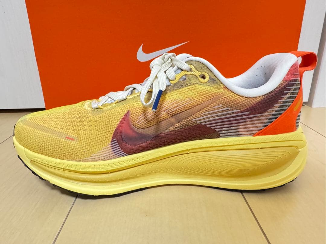 ナイキ　ボメロ18 26.0センチ