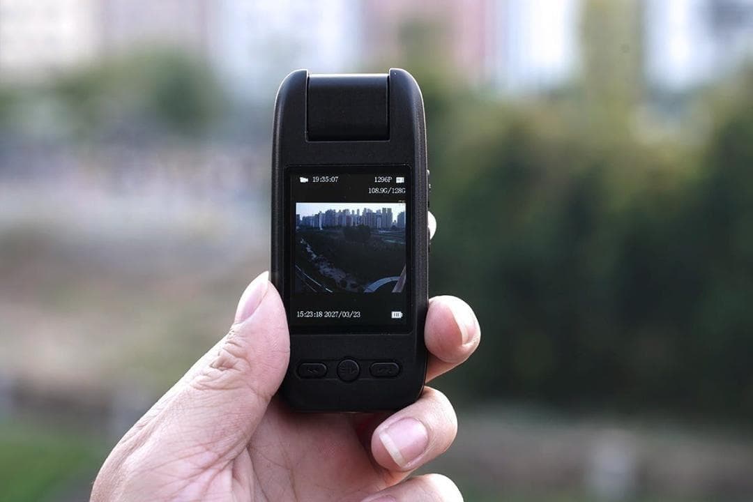 アクションカメラ『Luminono』レンズが180°回転＆2K&48MP高解像度