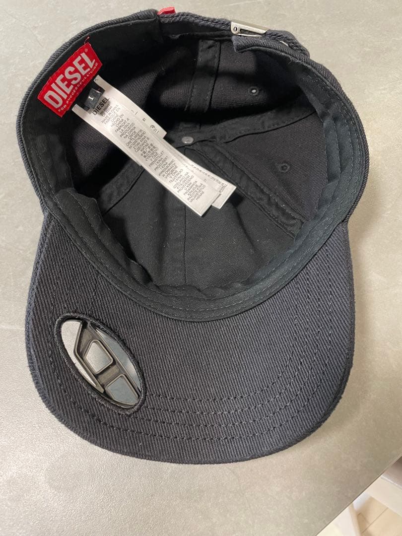 DIESEL ブラック メタルロゴ　Dロゴ　キャップ