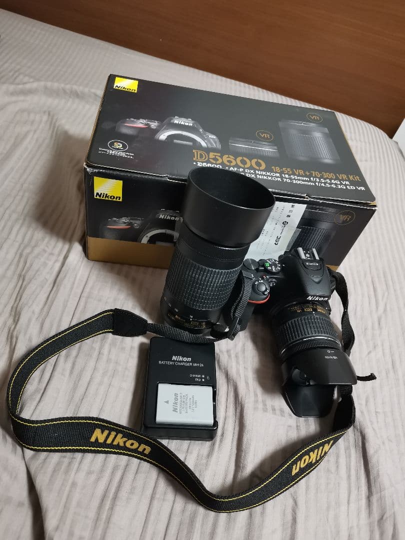 Nikon D5600 ダブルズームキット レンズフード付き