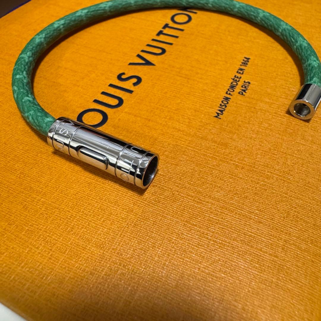 Nyx【美品】Louis Vuitton グリーンレザーブレ
