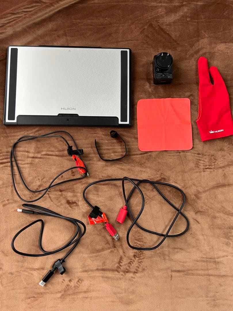 HUION 液タブ Kamvas 12 豪華版【未使用に近い・付属品完備】