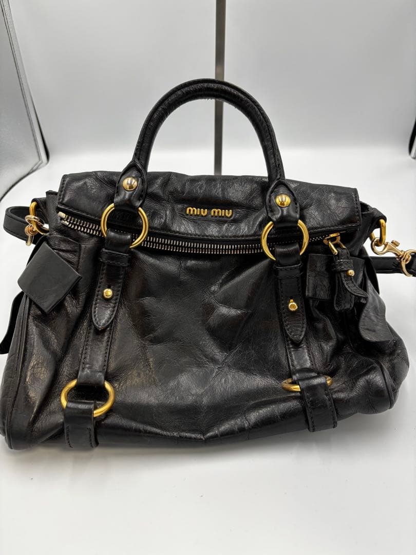 miu miu 黒 レザー ハンドバッグ