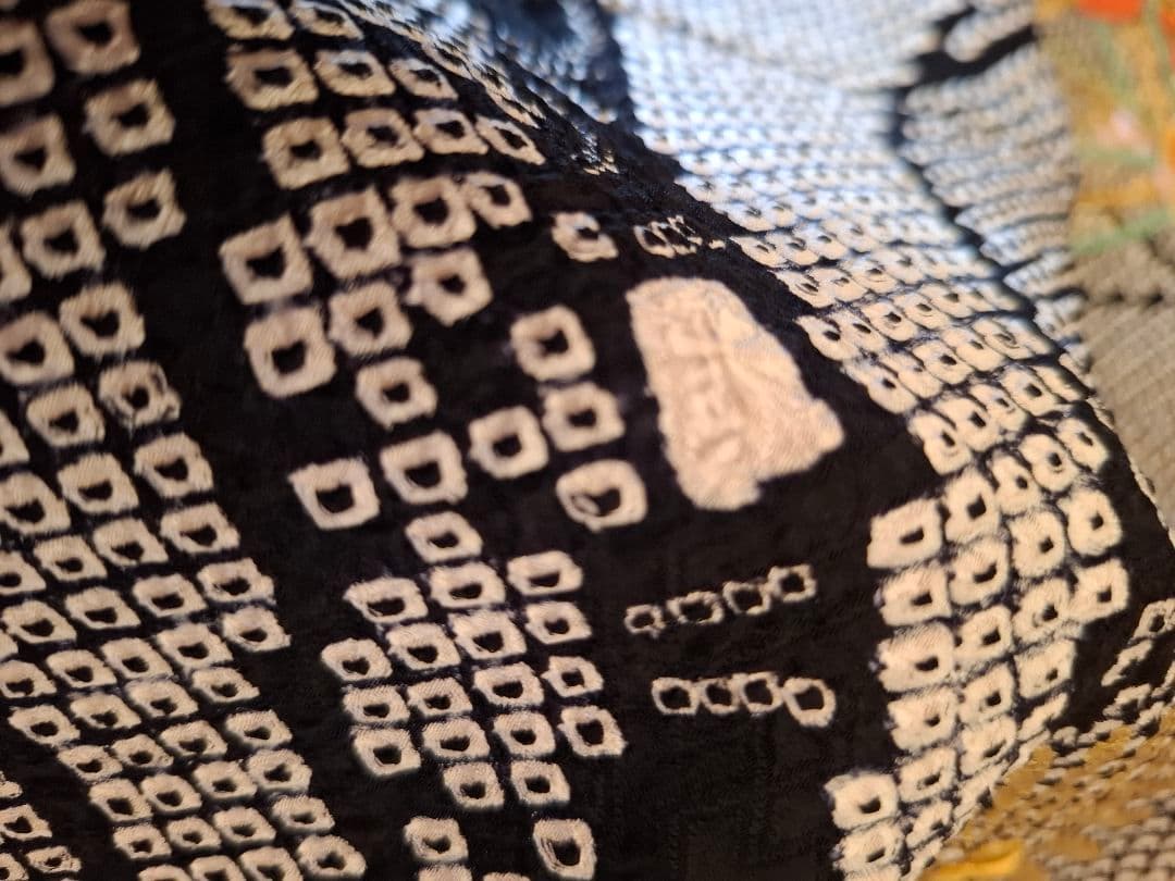 七五三女の子　絞り着物　黒　刺繍