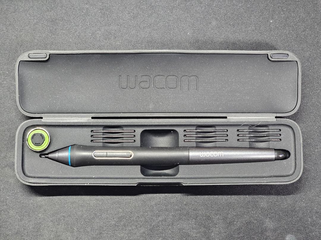 Wacom Cintiq 13HD DTK-1301 ワコム　液タブ