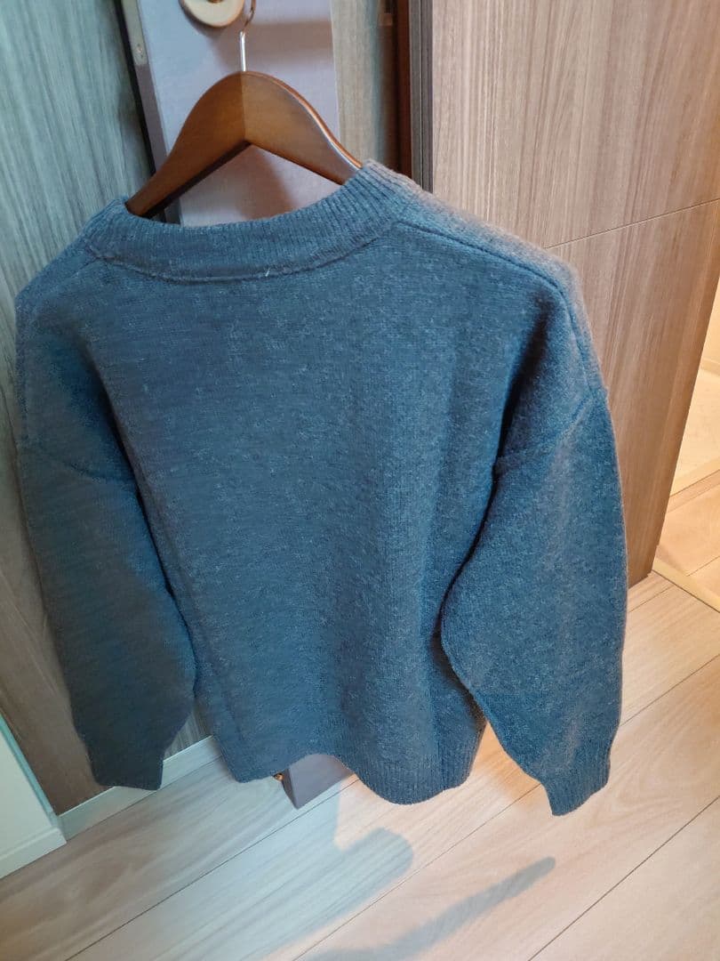 amiparis アミパリス　グレー ハート刺繍 クルーネックニット