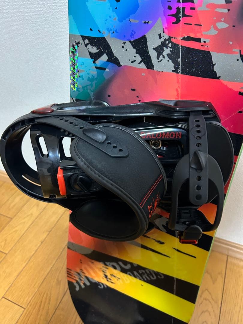 【新品、未使用】SALOMONのスノーボードとサロモンのバィンディングのセット