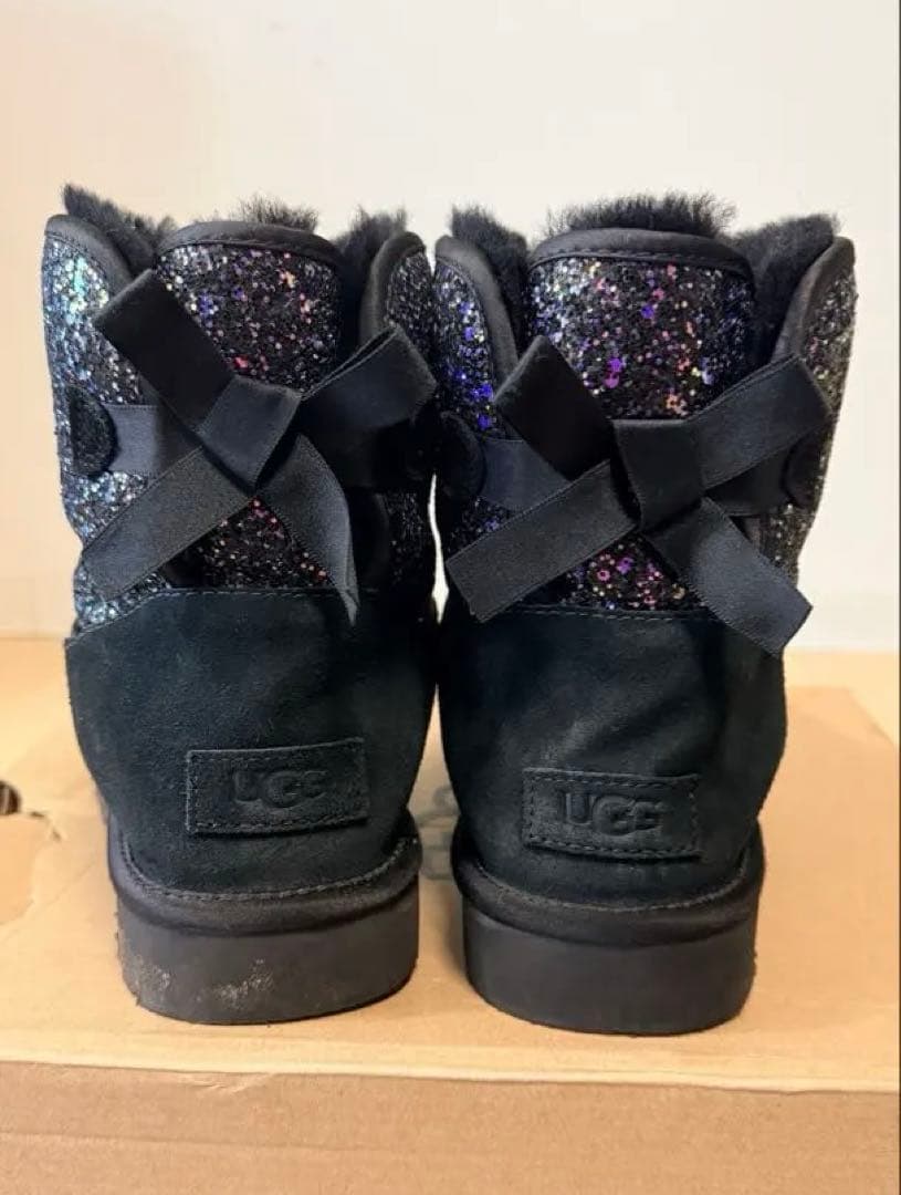 美品UGG Classic Mini Bow Glitter ブラック　サイズ9