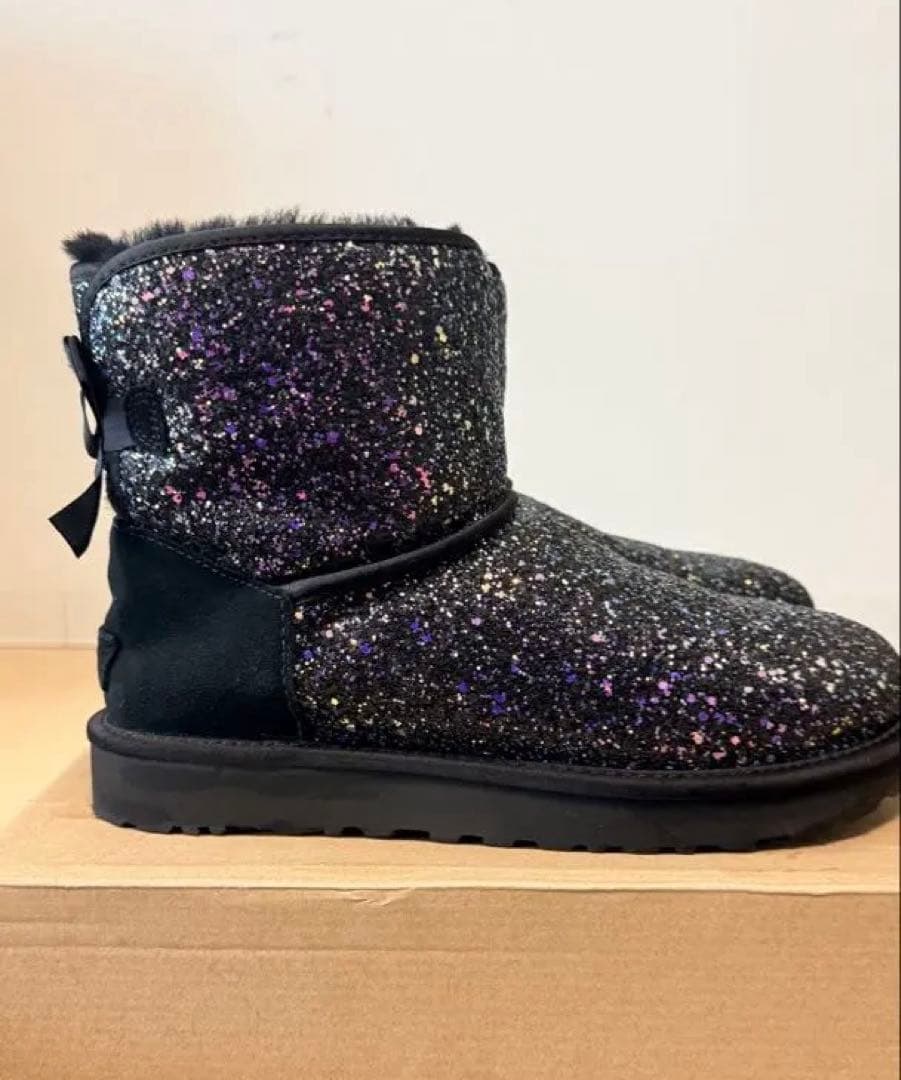 美品UGG Classic Mini Bow Glitter ブラック　サイズ9