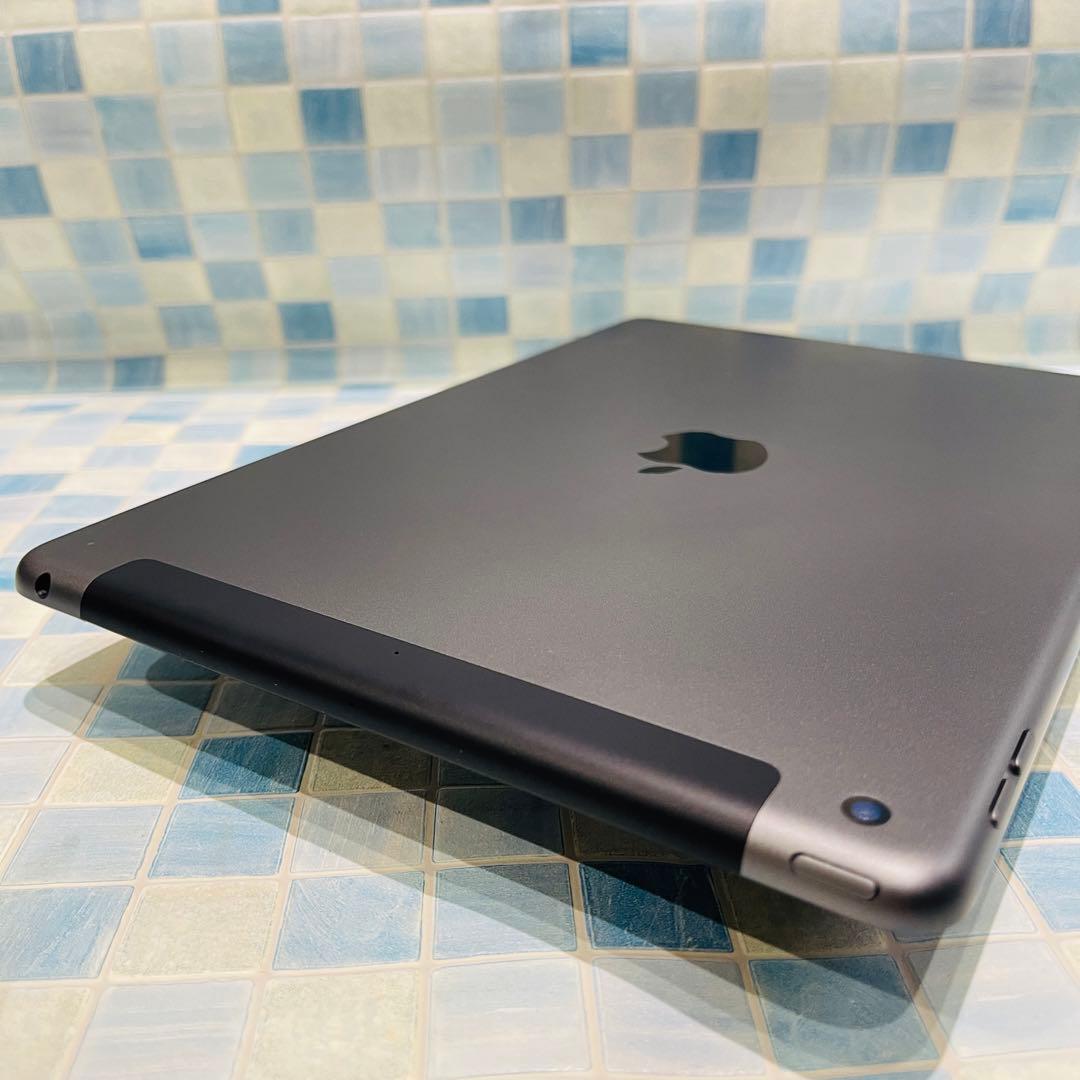 iPad 第9世代 本体 64GB WiFi+Cellular ドコモ グレイ