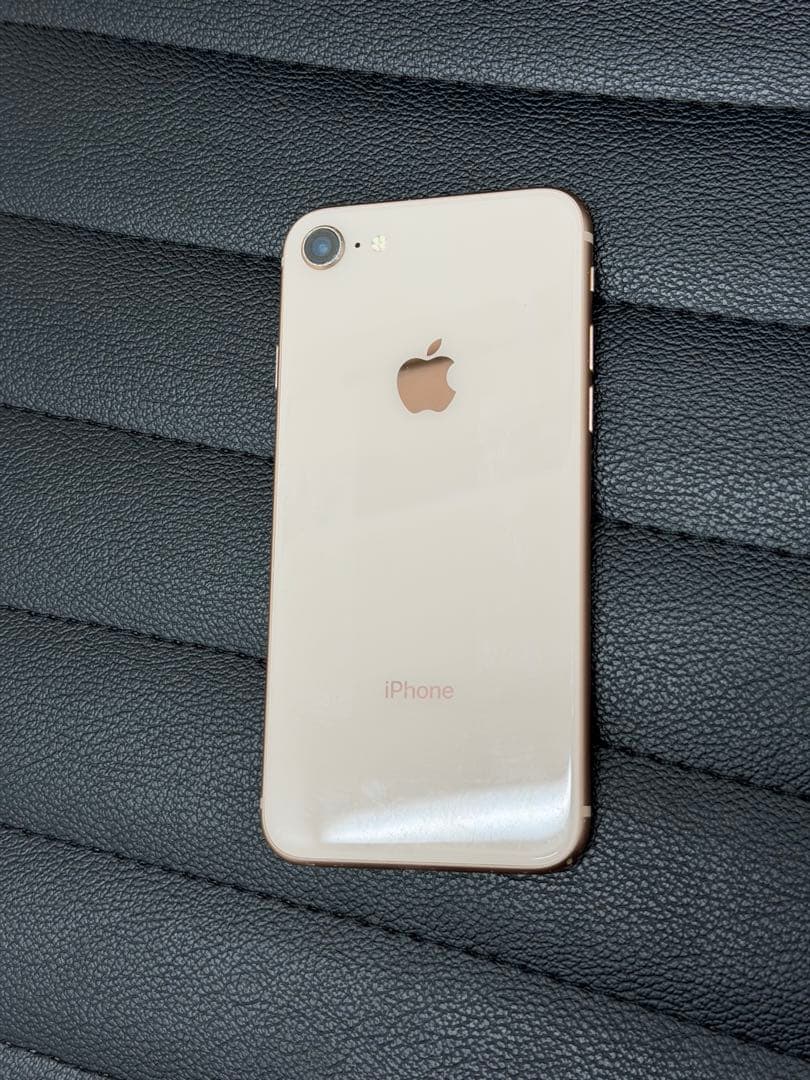 Apple iPhone 8 64GB ゴールド　画面割れなし