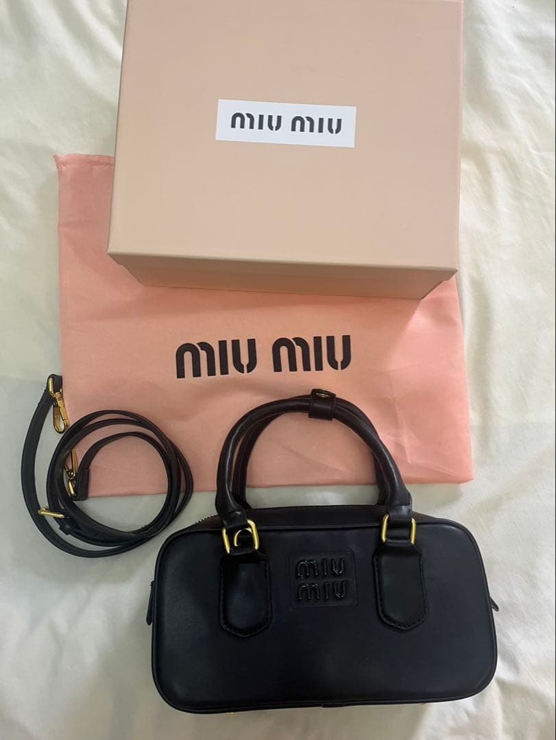 Miu Miu ブラックハンドバッグ