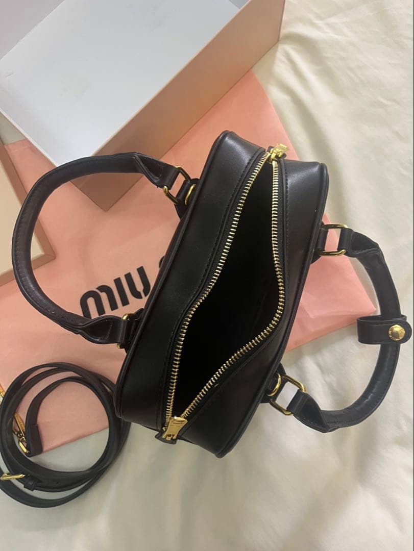 Miu Miu ブラックハンドバッグ