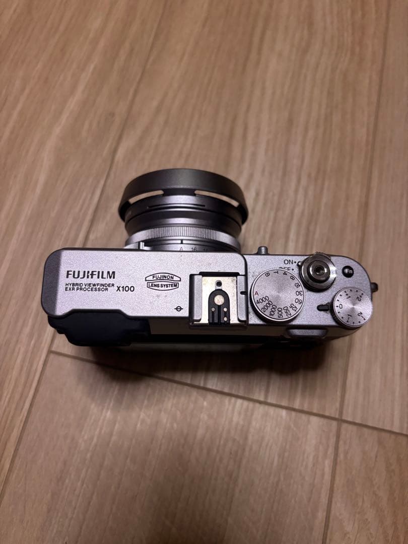 デジタルカメラ FUJIFILM x100
