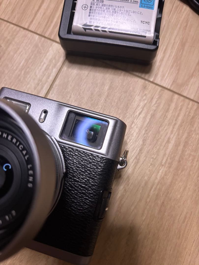 デジタルカメラ FUJIFILM x100