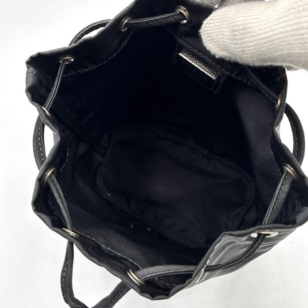 かずにゃん　プラダ 巾着ポーチ テスートナイロン サフィアーノレザー