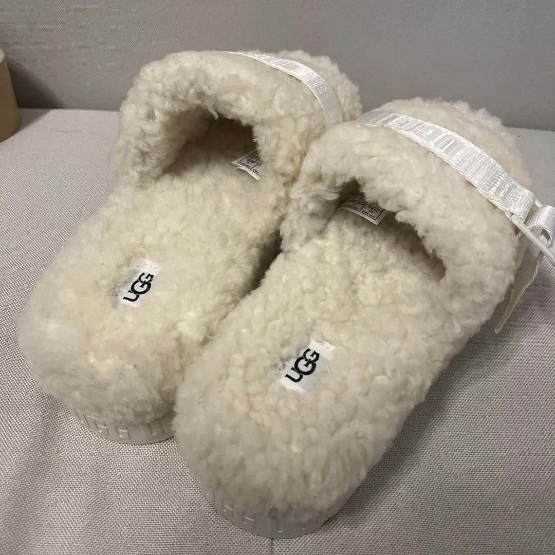【新品未使用】UGG ホワイト ファーサンダル 24cm