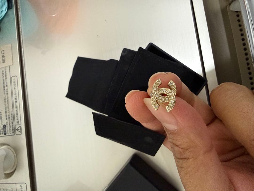 CHANEL ゴールドロゴピアス 箱付き
