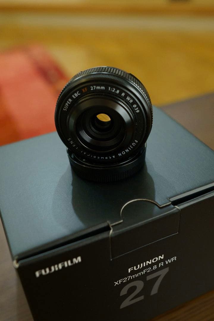 希少美品　FUJINON XF27mm F2.8R WR レンズフードおまけ付き